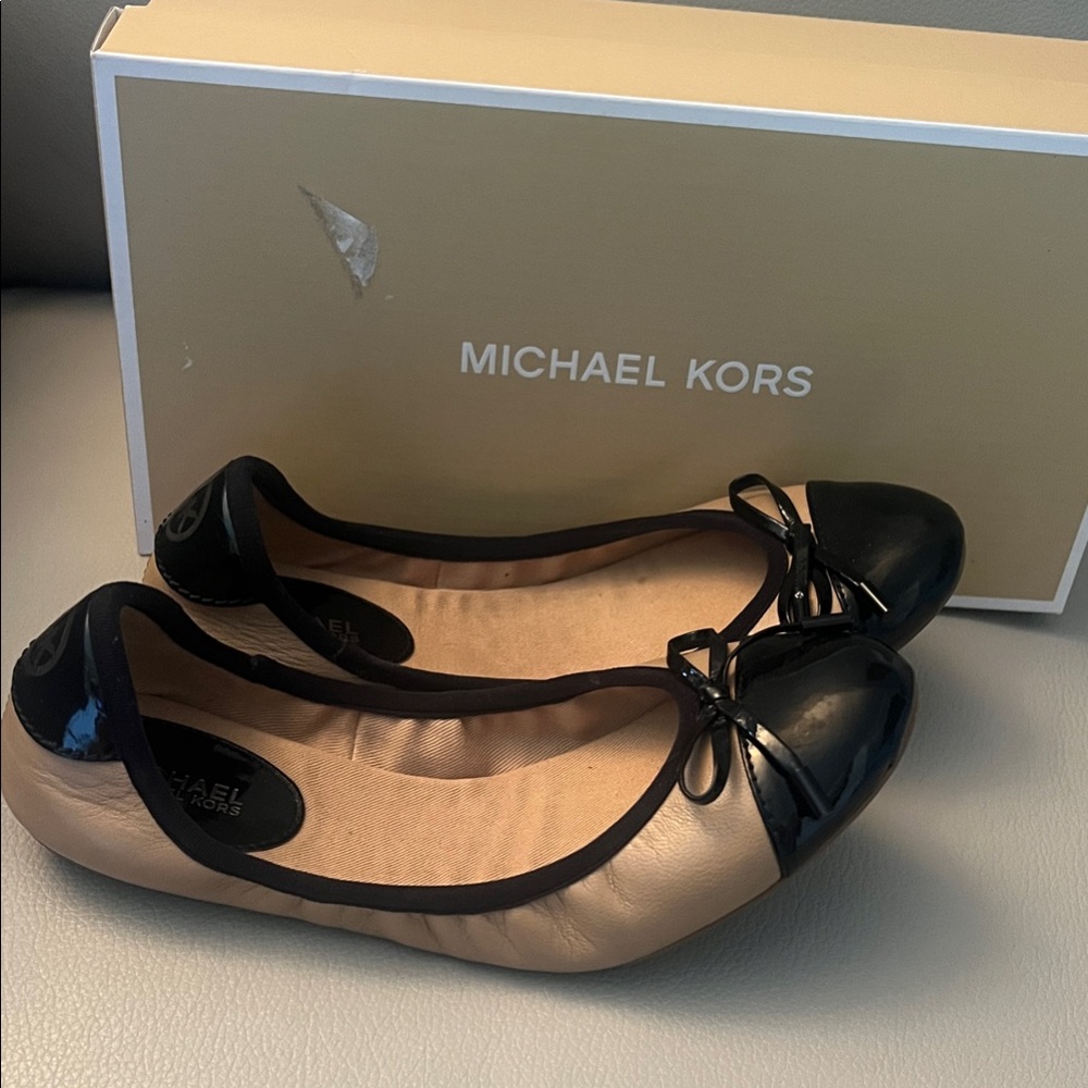 Michael Kors Black and Beige Women's Flats